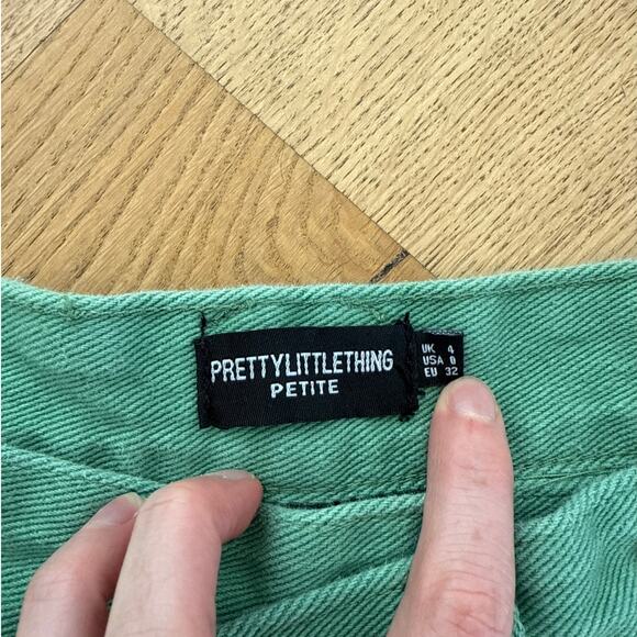 PrettyLittleThing - Cross Over Waist Jeans and Button Front Shirt in Green Denim - Picture 4 of 6